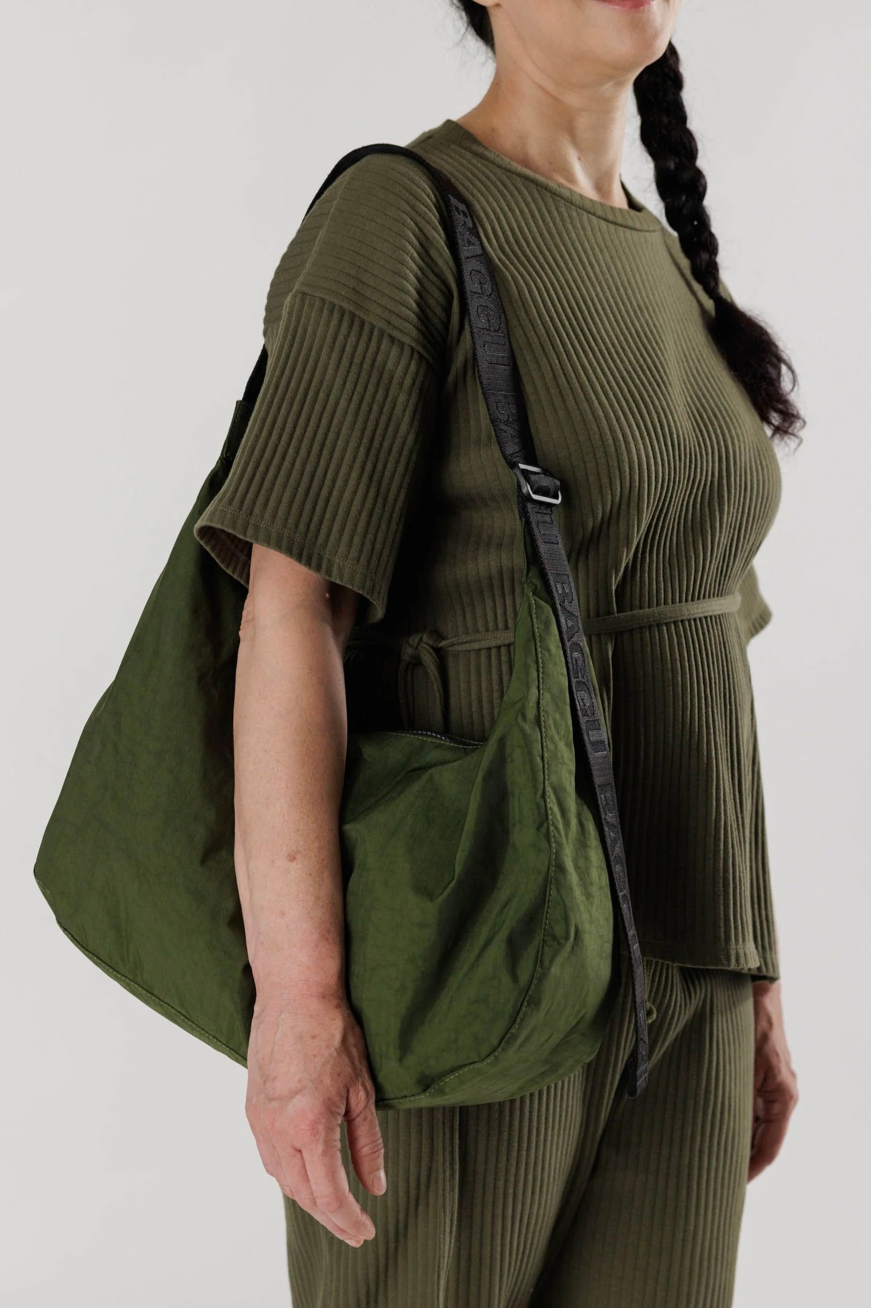 BAGGU Large Nylon Crescent Bag / Bay Laurel